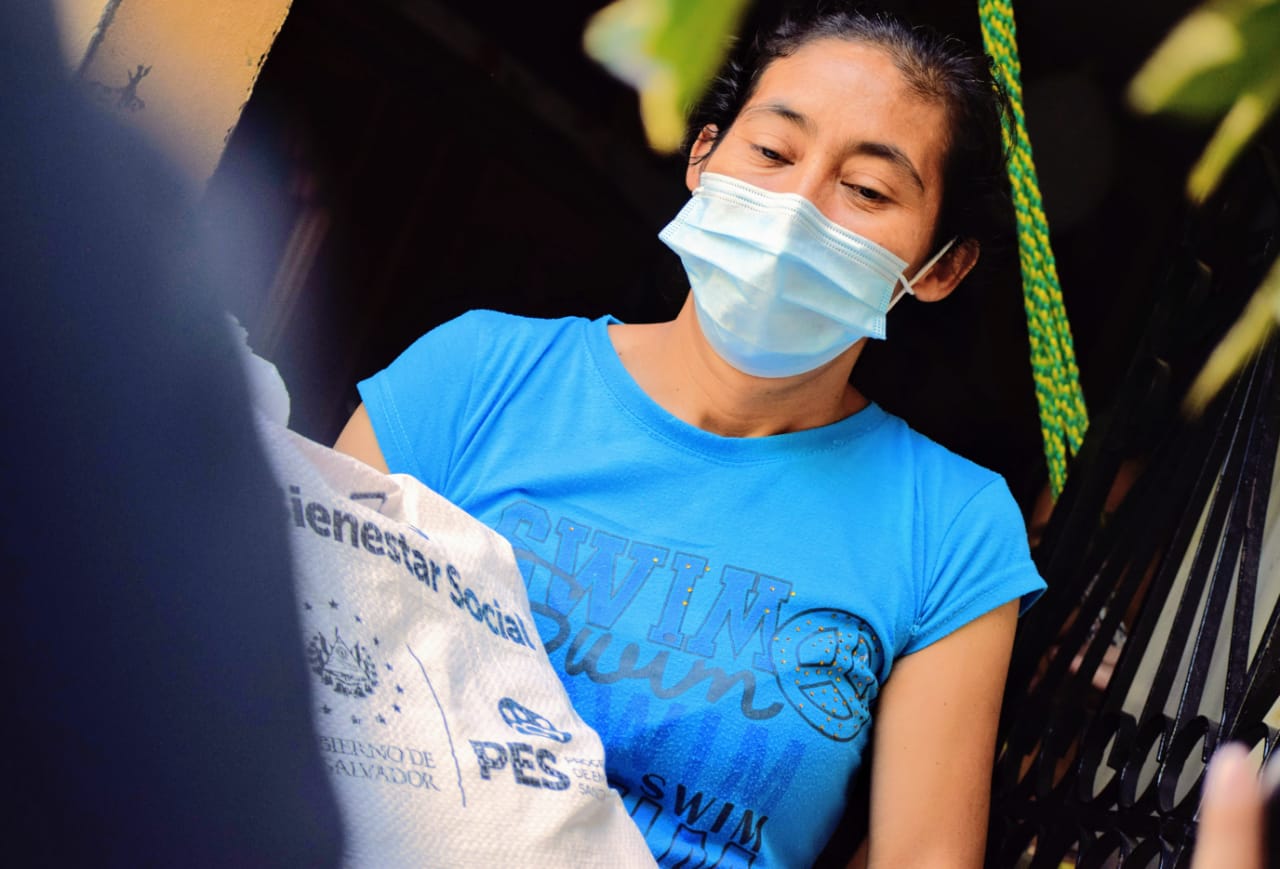 familias-de-san-juan-opico-reciben-el-segundo-paquete-alimentario-que-brinda-el-gobierno